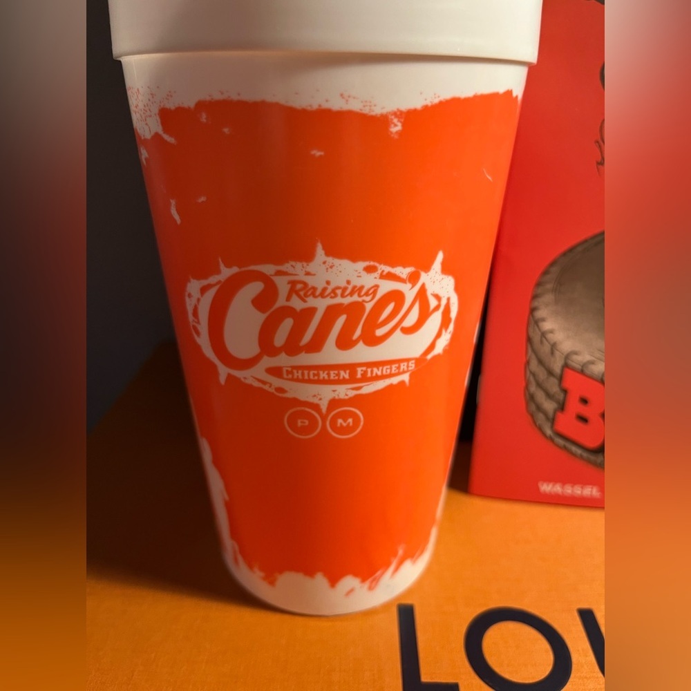 Post Malone Lot - includes a tour book & 2 Canes collaboration cups ! - Picture 6 of 11